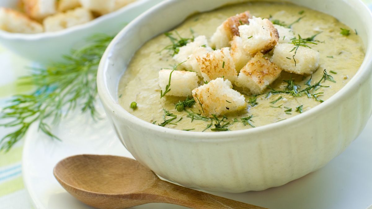 Zupa koperkowa z grzankami