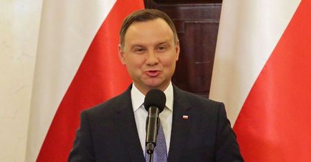 Internauci drwią z 70-procentowego poparcia dla Andrzeja Dudy w sondażu "Wiadomości": "Jutro będzie miał 150%"