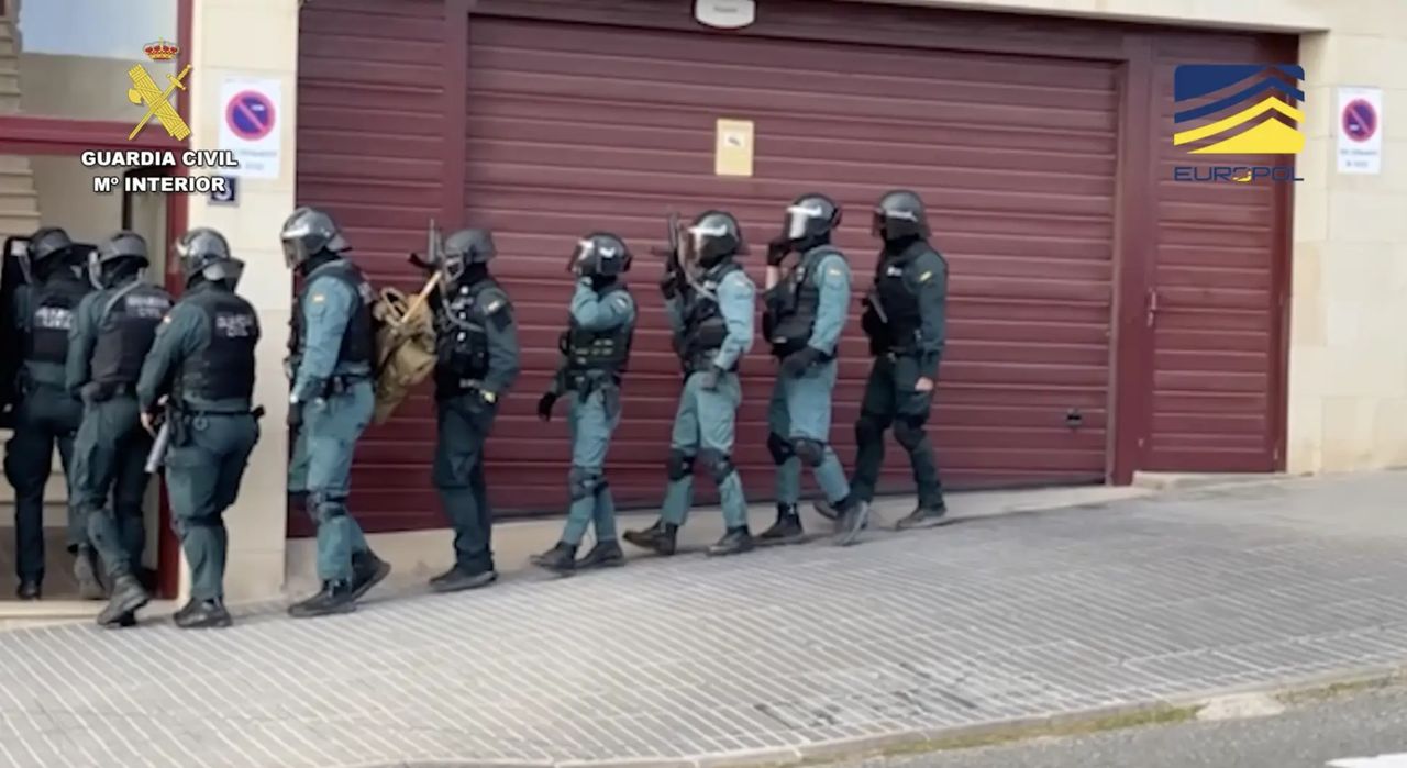 Europol rozbił gang kryptowalutowych oszustów. Ich ofiarami padło ponad 5000 osób