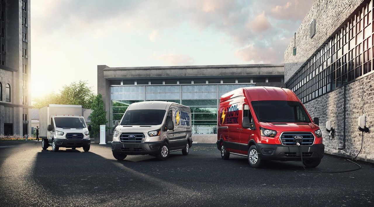 Ford E-Transit już w polskich salonach. Ile kosztuje dostawczak na prąd?