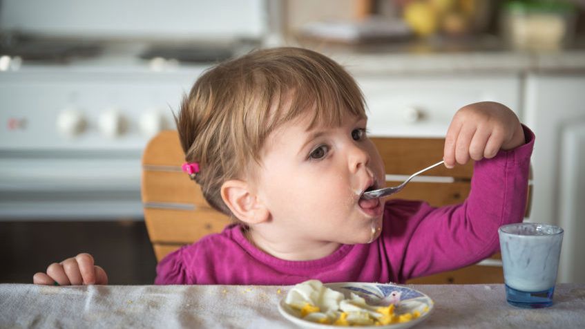 Jakie sztućce można bezpiecznie podać dziecku?
