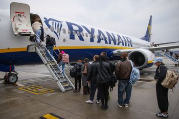 Awaryjne lądowanie Ryanair w Poznaniu. Co dzieje się na pokładzie w takiej chwili