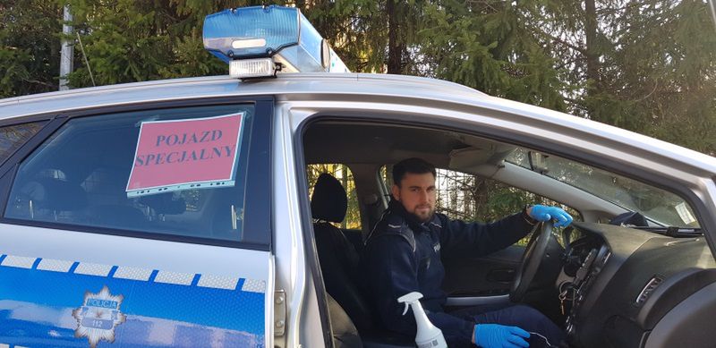 Radiowóz z oznaczeniem pojazdu specjalnego (fot. Policja)