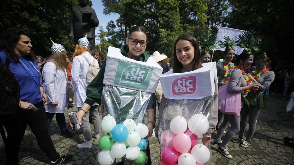 Juwenalia Śląskie 2025 wystartowały z hukiem. Studencki korowód przeszedł ulicami Katowic