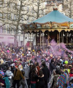 Nielegalny bal karnawałowy we Francji. Tysiące osób na ulicach Marsylii