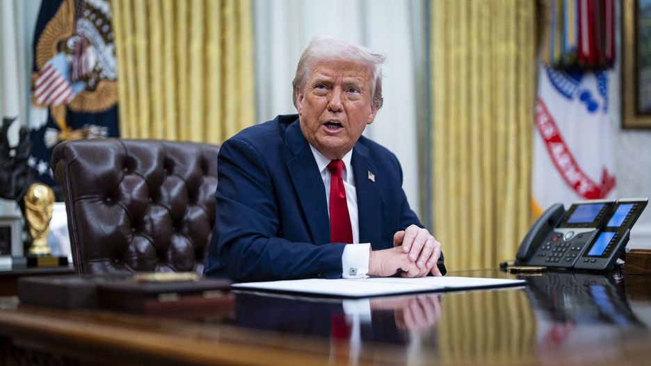 US President Donald Trump speaks during an executive order signing in the Oval Office at the White House in Washington, DC, USA, 31 March 2025. The order directs the Federal Trade Commission to work with the Department of Justice to ensure that competition laws are enforced in the concert and entertainment industry, and pushes state consumer protection authorities on enforcement. EPA/ALEXANDER DRAGO / POOL Dostawca: PAP/EPA.