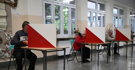 Poważny incydent w lokalu wyborczym. Mężczyzna został zatrzymany