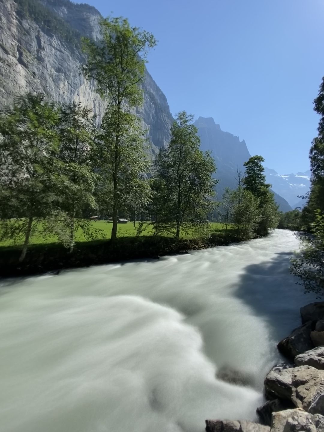 Podróż kamperem po Szwajcarii – dolina Lauterbrunnen