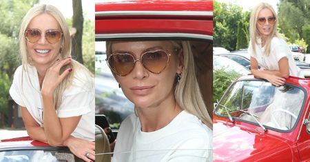 Roześmiana Agnieszka Woźniak-Starak dokazuje w czerwonym samochodziku za 30 tysięcy na konferencji "Big Brothera" (FOTO)