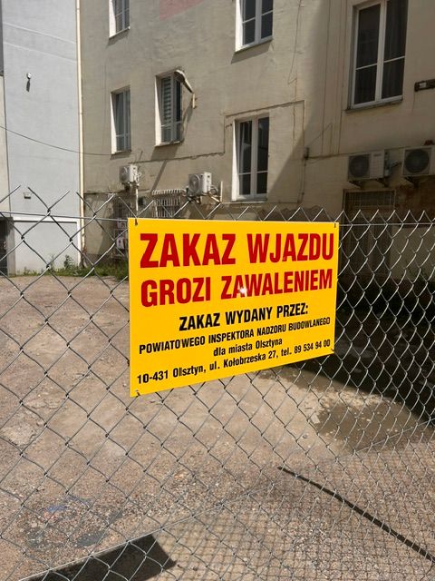 Pracuje tam kilkaset osób. Podwórze w centrum miasta grozi zawaleniem