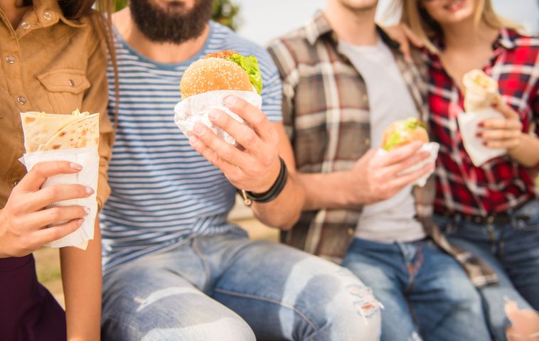 Zła dieta może powodować, że rano czujemy się jak na kacu