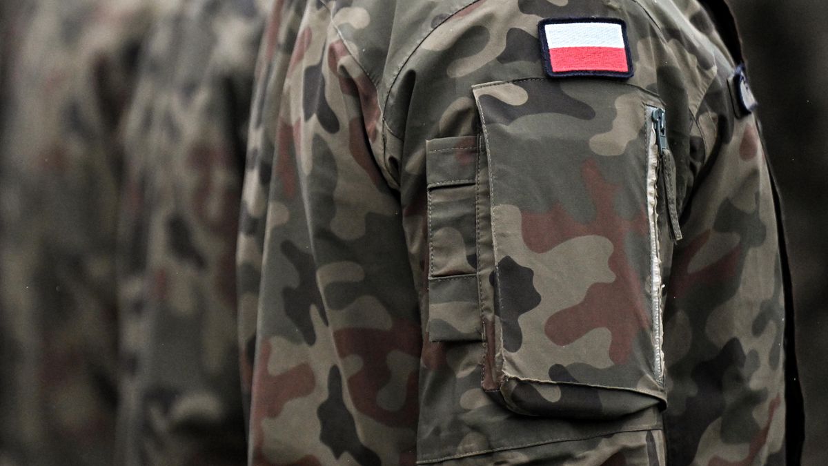 �o�nierzeKielce, 13.11.2024. �o�nierze podczas uroczystego apelu z okazji przekazania Flagi Rzeczypospolitej Polskiej Centrum Przygotowa� do Misji Zagranicznych w Kielcach, 13 bm. (pp/ibor) PAP/Piotr PolakPiotr Polakapel, armia, bia�o czerwona, bia�o-czerwona, polityka, si�y zbrojne, wojsko polskie, wojskowi, wojskowy, �o�nierz, �o�nierze, mundur, mundurach, mundurowi, mundury, mundurze, wojskowe, wojskowych, wojskowym