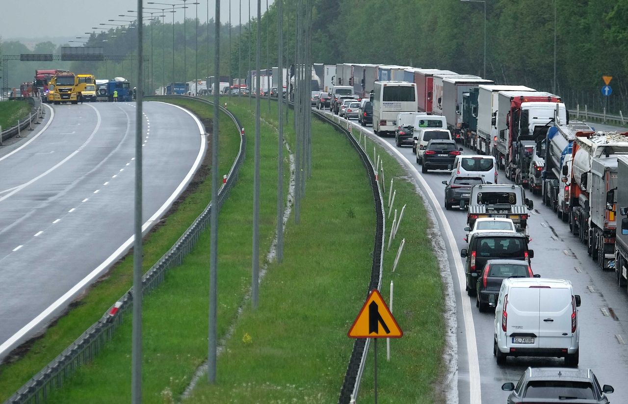 Damienice. Poważny wypadek na A4. Lądował śmigłowiec LPR