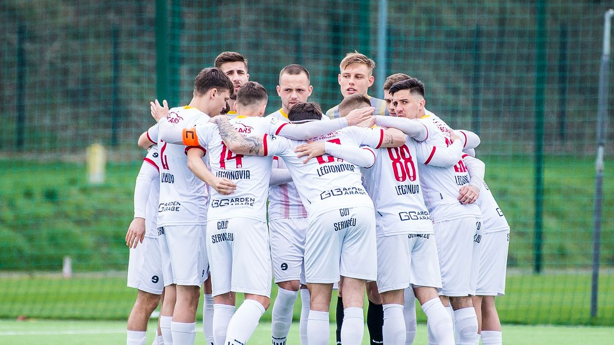 Newspix / KAROL SLOMKA  / Na zdjęciu: piłkarze Legionovii Legionowo