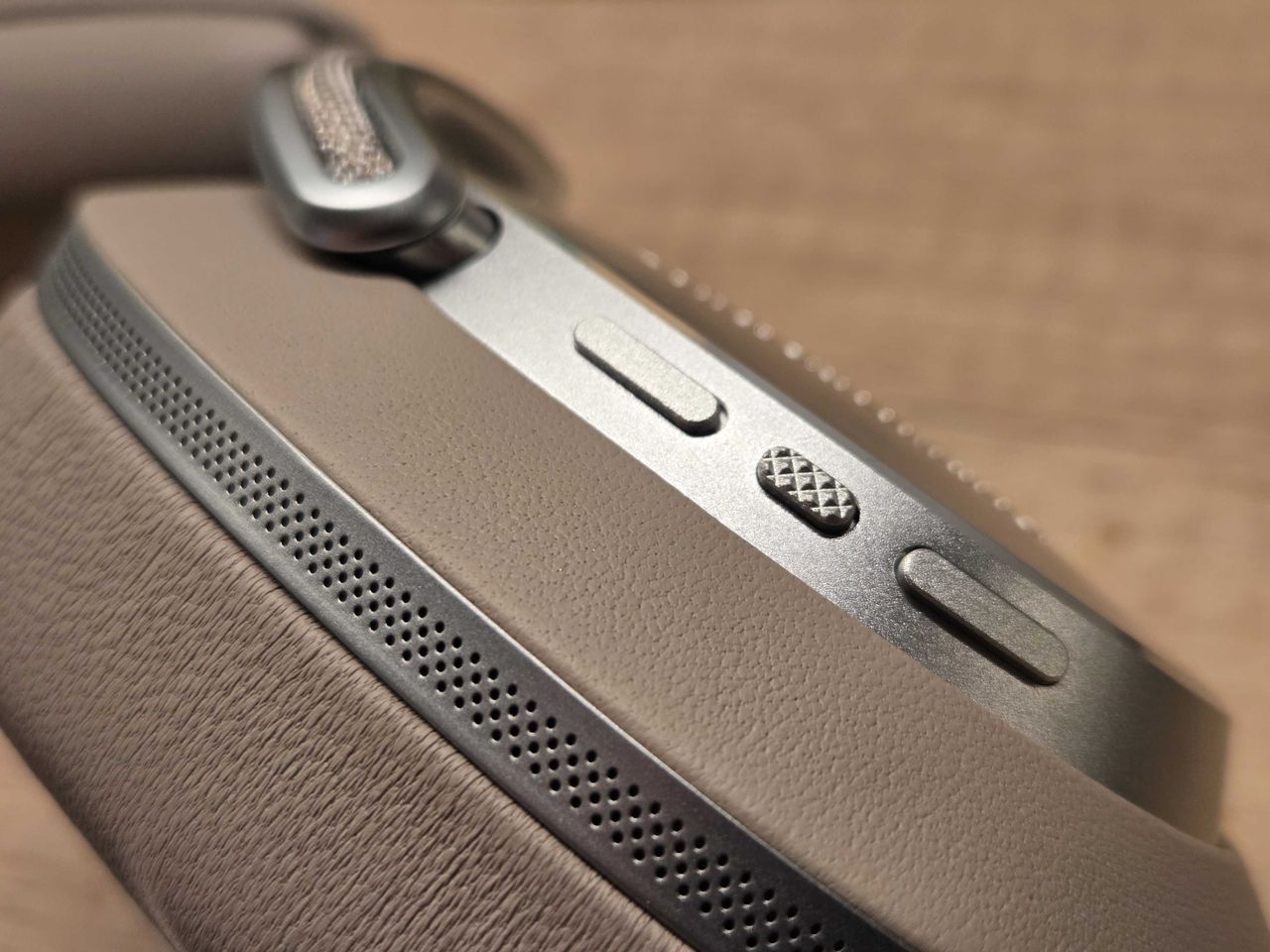 Bowers & Wilkins Px8 S2