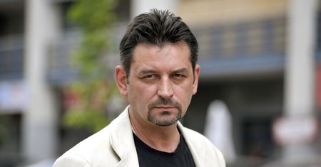 Skończył 62 lata. Nie każdy wie, z kim jest związany