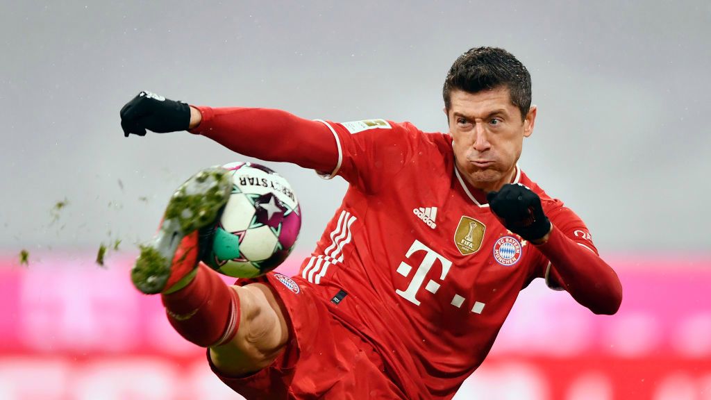 Getty Images /  Lukas Barth-Tuttas - Pool / Na zdjęciu: Robert Lewandowski