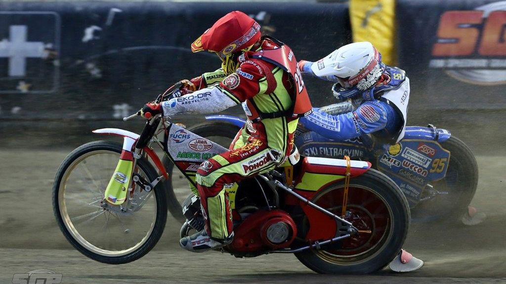Zdjęcie okładkowe artykułu: WP SportoweFakty / Jarosław Pabijan / Na zdjęciu: Vaclav Milik (kask czerwony) w akcji w Grand Prix