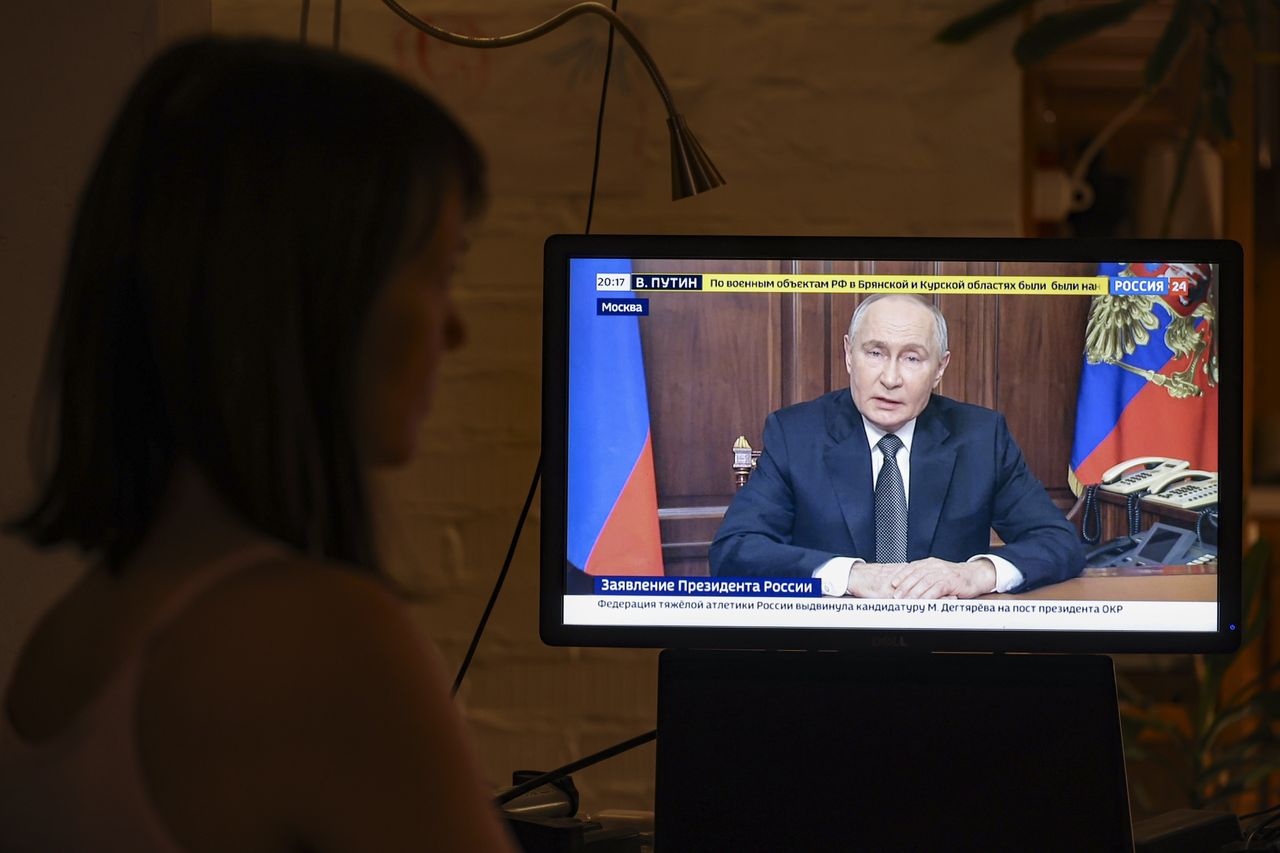 Putin warns of global conflict as Ukraine tensions rise