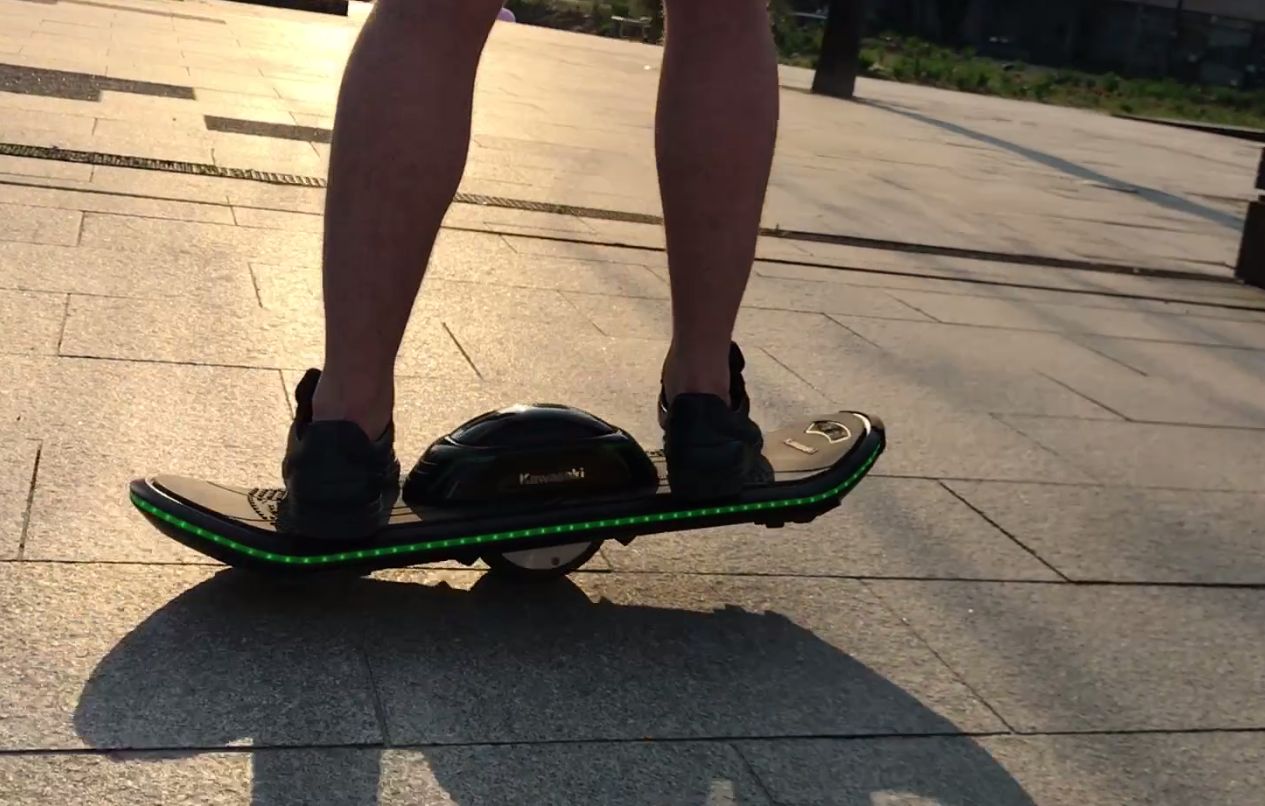 Test elektrycznej deskorolki Kawasaki 5