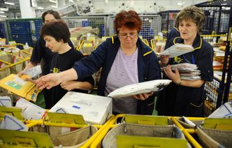 Poczta Polska tnie zatrudnienie. Walczy o przetrwanie