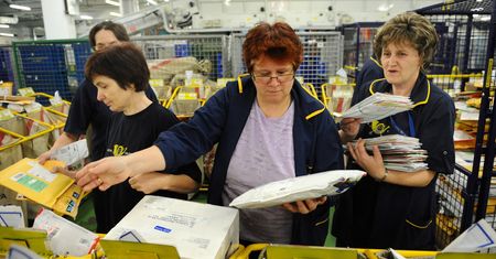 Poczta Polska tnie zatrudnienie. Walczy o przetrwanie