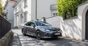 20 tys. zł rabatu i nagroda za niską emisję. Hitowy sedan Toyoty z wyróżnieniem Consumer Reports