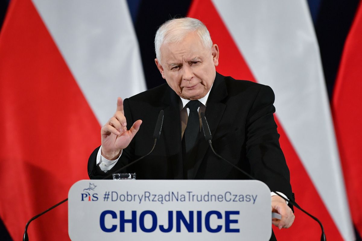 Kaczyński znów to zrobił. "Tusk przedstawi się jako kobieta"