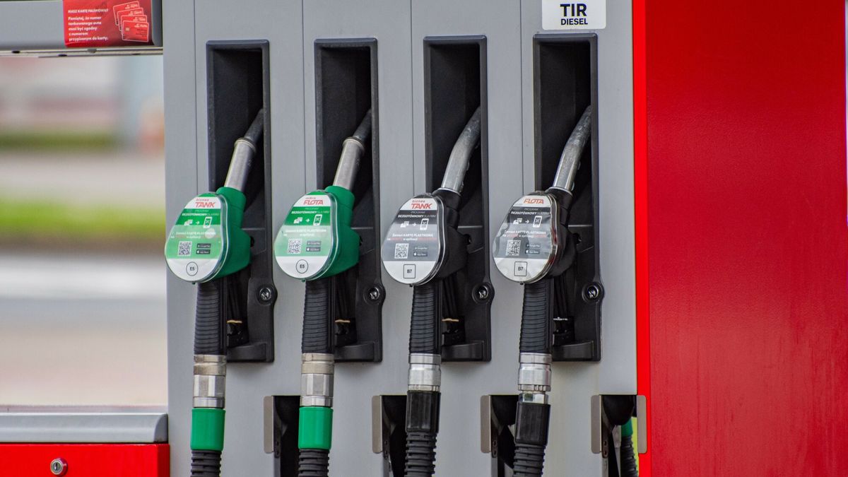 Benzyna i olej napędowy tanieją. Najnowsza prognoza e-petrol.pl
