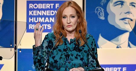 J.K. Rowling otrzymała groźby śmierci. Pisarka odpowiedziała hejterowi