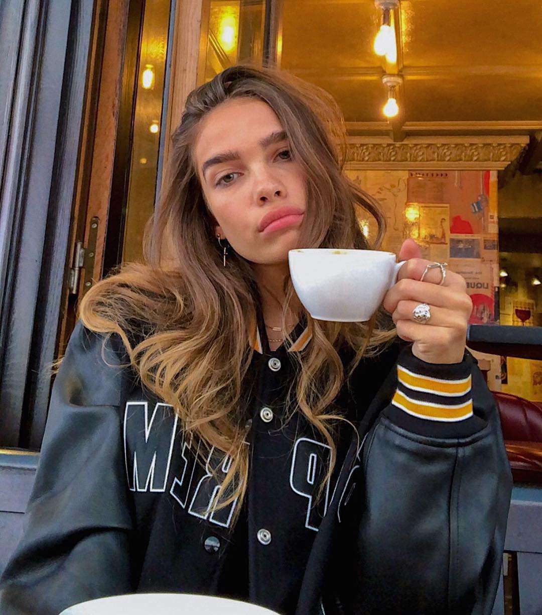 Hana Cross i Brooklyn Beckham są parą