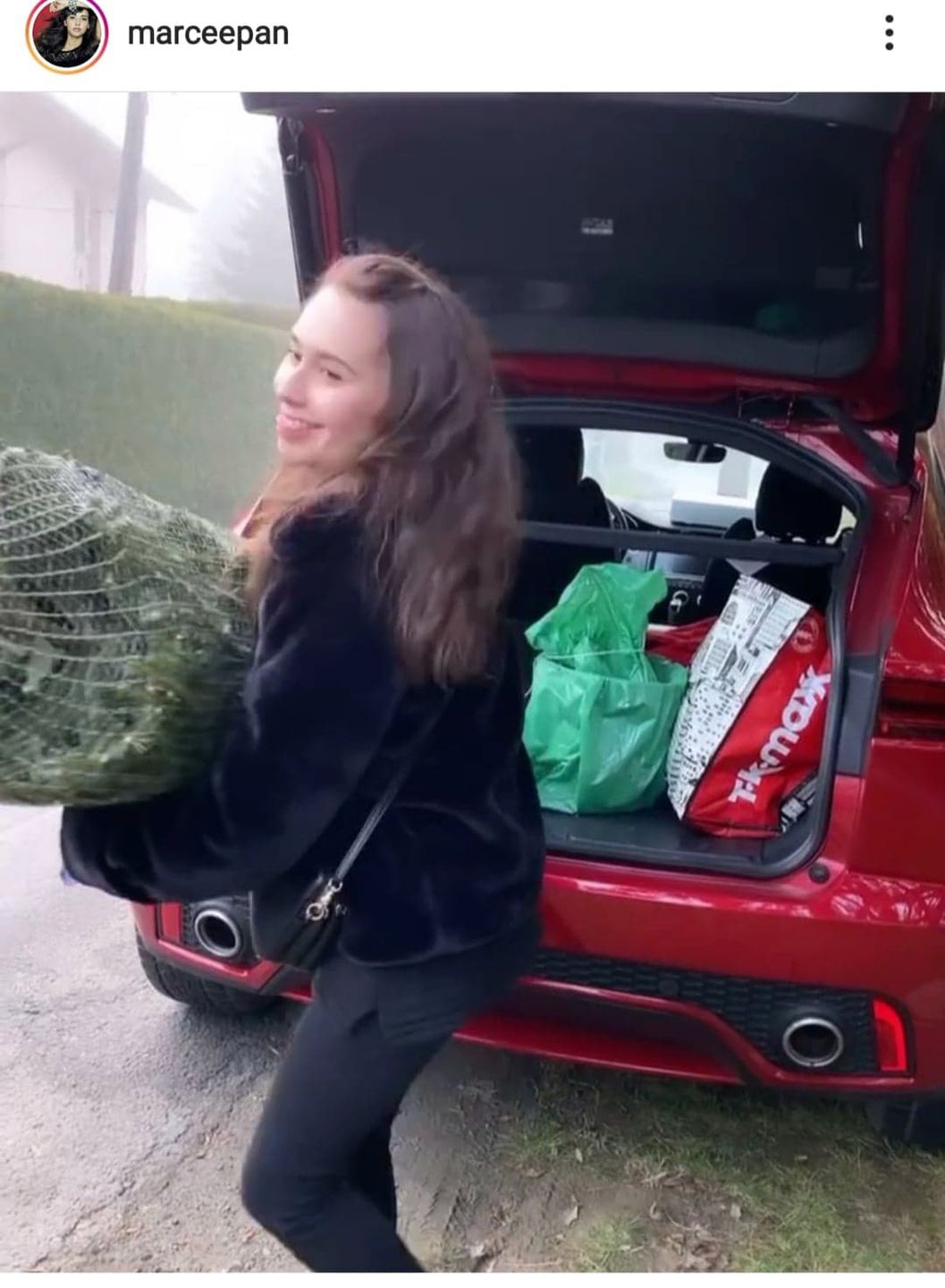 Marcelina Ziętek jeździ luksusowym autem