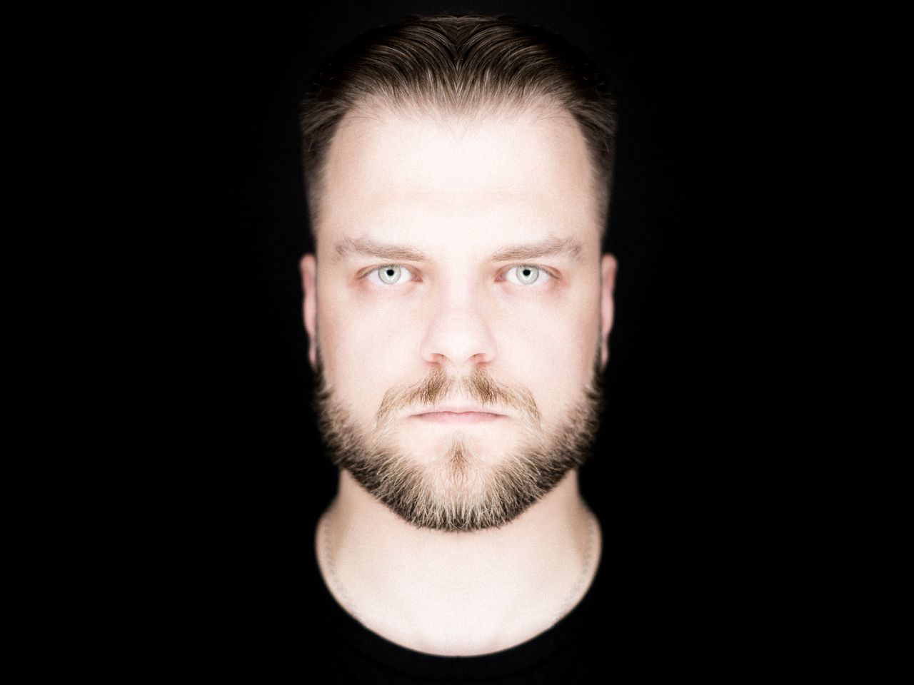Tak wyglądałaby moja modelki, gdybym miał symetryczną prawą stronę twarzy.