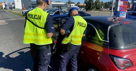 Od dziś nowe przepisy. Trzy wykroczenia i po prawku u nowych kierowców