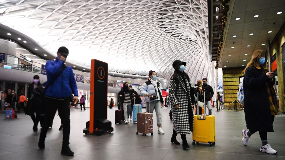 W niedzielę tłumy Londyńczyków, w tym mieszkających tam Polaków, próbowały opuścić miasto, a nawet kraj. Nie wszystkim się udało