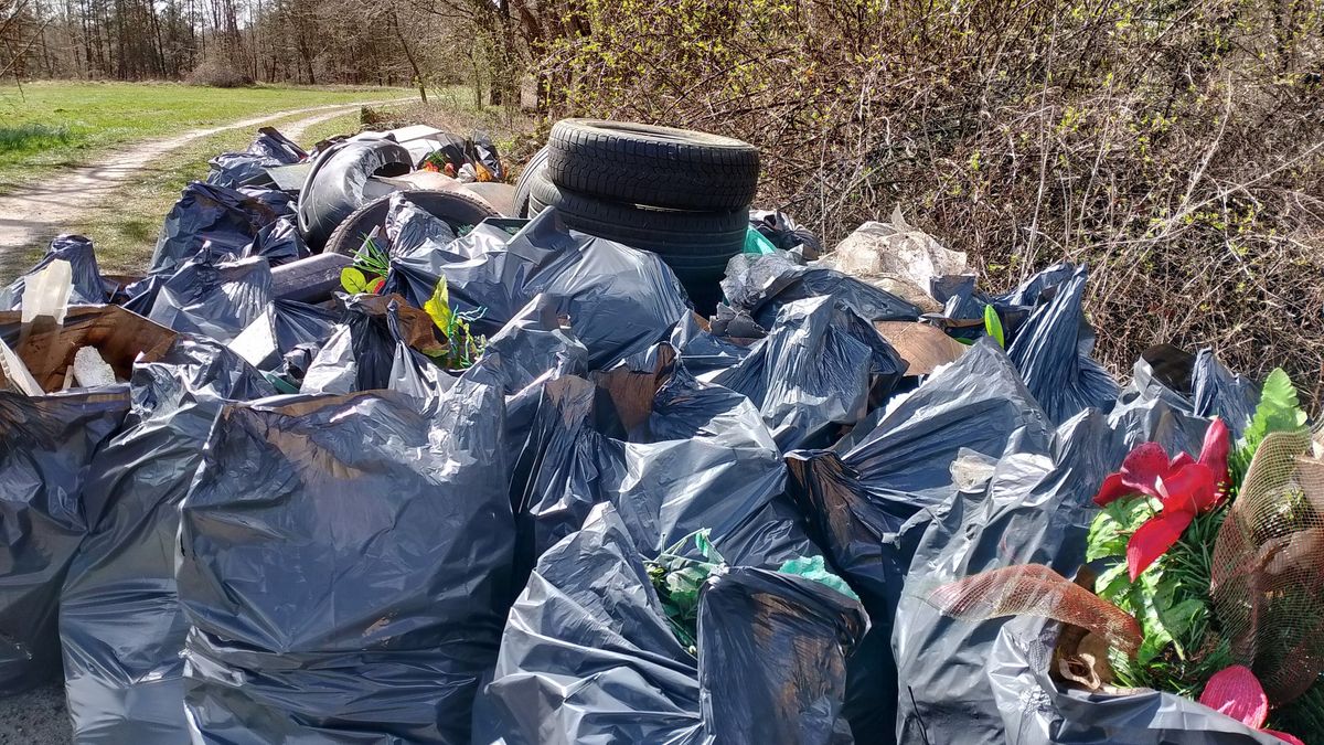 Góra śmieci. Leśnicy pokazali zdjęcia