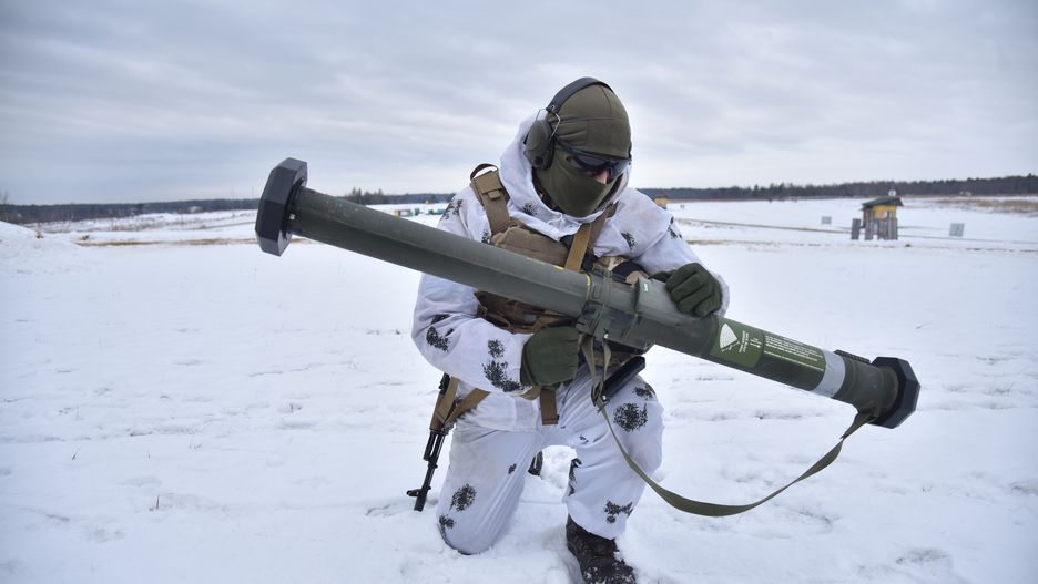 LVIV, UKRAINE - 2022/02/04: A Ukrainian soldier demonstrates the American grenade launcher M141 Bunker Defeat Munition during the weapons training exercise.At the training ground at the International Center for Peacekeeping and Security of the National Academy of Land Forces named after Hetman Petro Sagaidachny, Ukrainian instructors are being trained in the use of M141 (or SMAW-D) grenade launchers recently transferred to Ukraine. The United States provided weapons to Ukraine because of a possible Russian attack. (Photo by Pavlo Palamarchuk/SOPA Images/LightRocket via Getty Images)