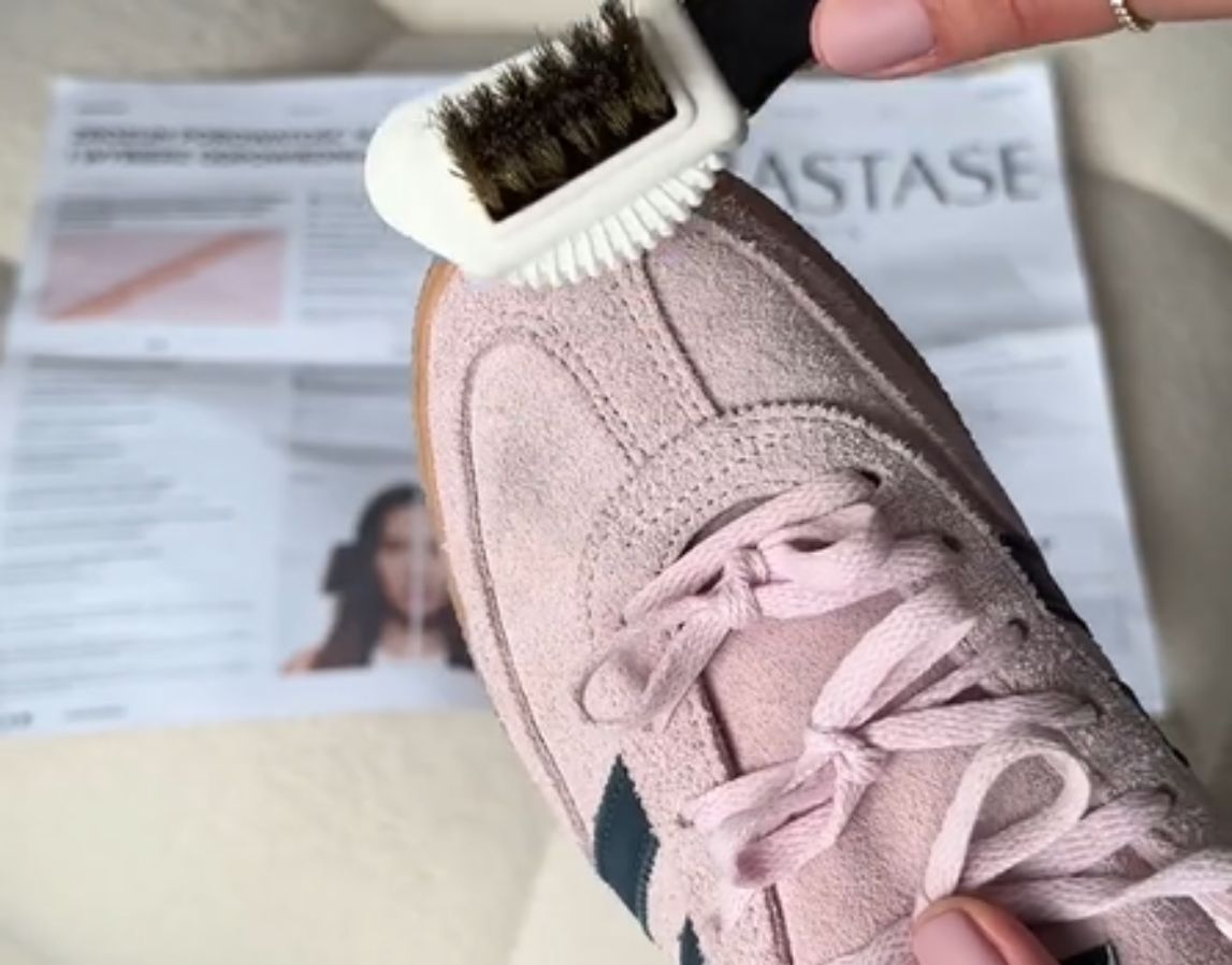 Te buty kolejny sezon są hitem. Nie czyść ich wodą. Oto najlepszy sposób