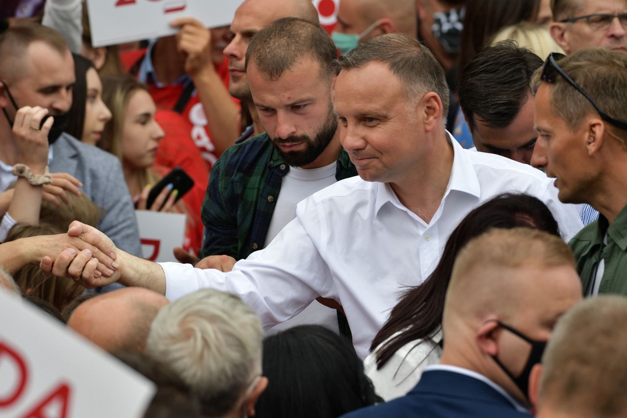 Najnowszy sondaż prezydencki. Polacy za koabitacją. Co to oznacza?