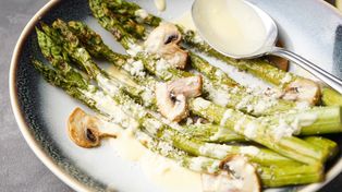 Szparagi: Prosty przepis na romantyczne danie