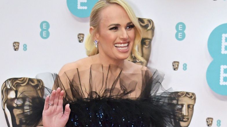 Rebel Wilson na gali BAFTA