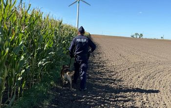 Nietypowe pułapki na polach. Policja ostrzega