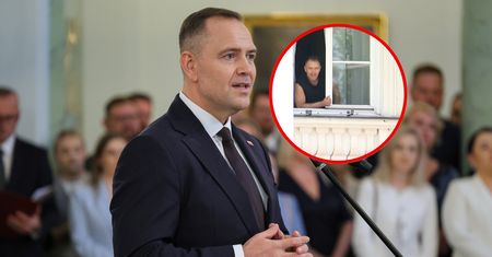 Nawrocki pokazał się w oknie Belwederu. Potem zszedł do zgromadzonych