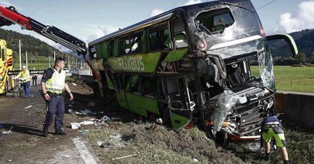 Autobus Flixbusa rozbił się na autostradzie. Nie żyje 19-latka