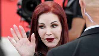 Unieruchomione lico 78-letniej Priscilli Presley robi furorę na Festiwalu Filmowym w Wenecji (ZDJĘCIA)