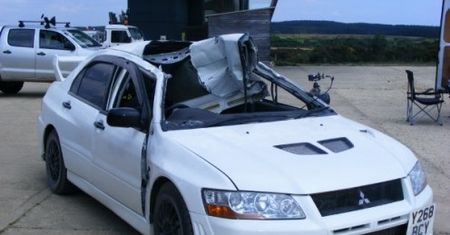Top Gear niszczy Lancera w bazie wojskowej