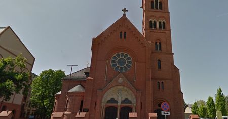 Poznań. Zniszczono baner na bramie kościoła w Poznaniu