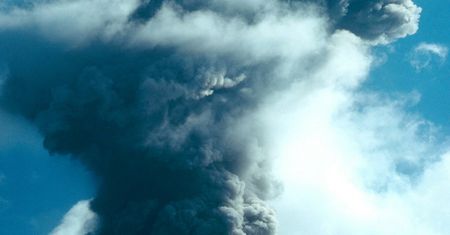 Erupcja wulkanu Sakurajima. Pył na wysokości 4 km