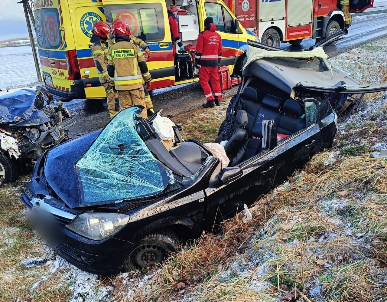 Poranna tragedia na Dolnym Śląsku. Nie żyje 29-letni kierowca opla