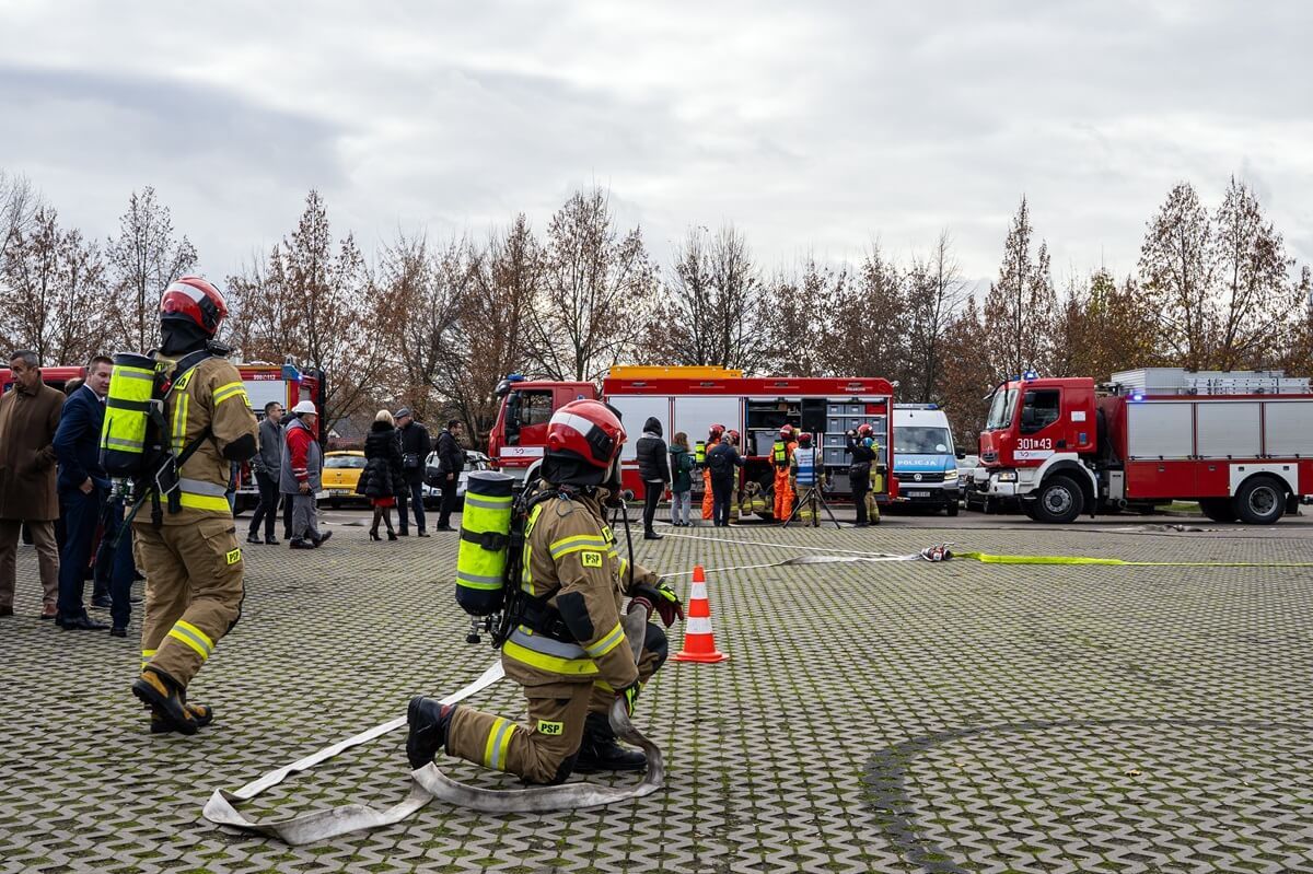 Ćwiczenia służb ratunkowych na wypadek wycieku paliwa z cysterny